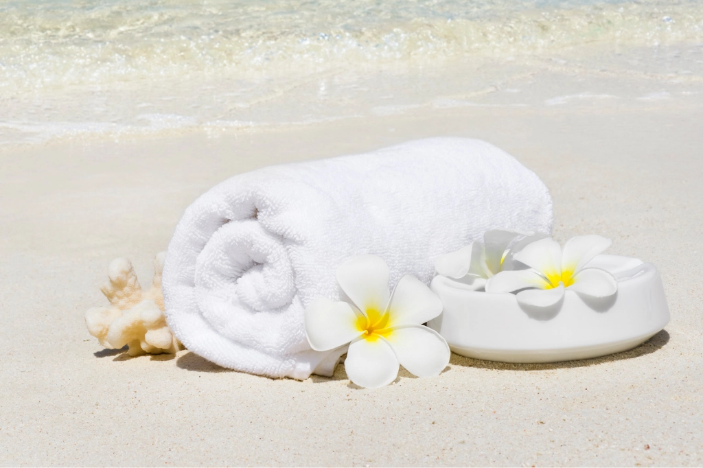 5-star vacation rental bed and bath linens including guest towels, hand towels, washcloths, bed sheets, kitchen linens, and beach towels from Destin Housekeeping Services.