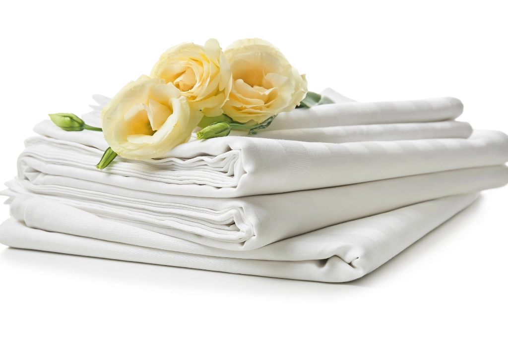5-star vacation rental bed and bath linens including guest towels, hand towels, washcloths, bed sheets, kitchen linens, and beach towels from Destin Housekeeping Services.